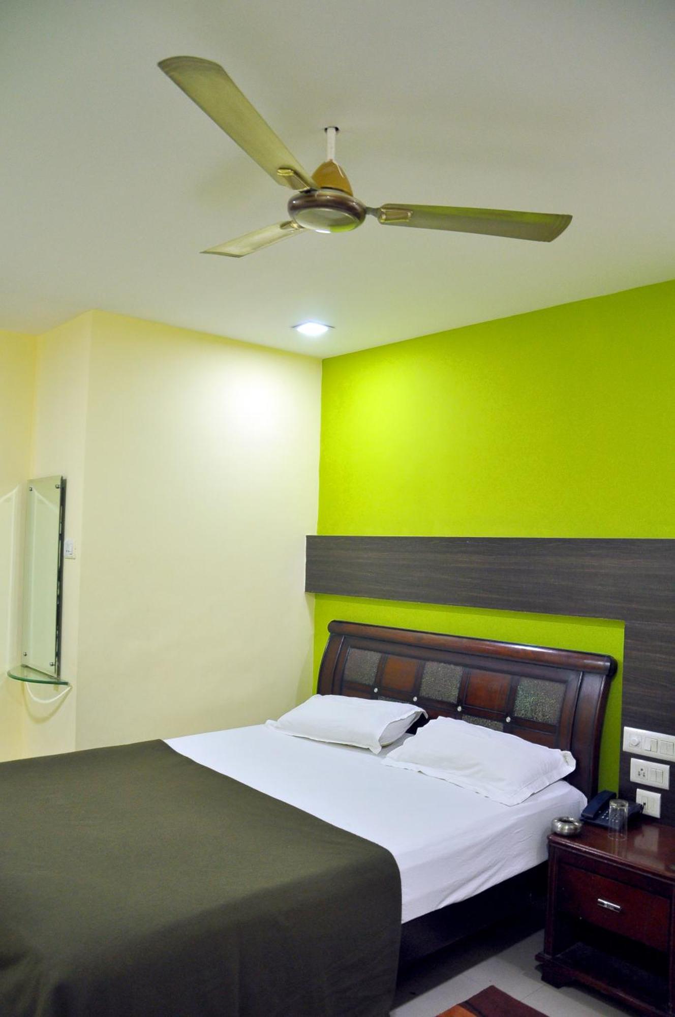 Hotel In Nova Hyderabad Bagian luar foto